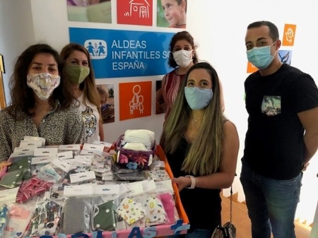 Entrega de mascarillas (VITHAS GRANADA) 
