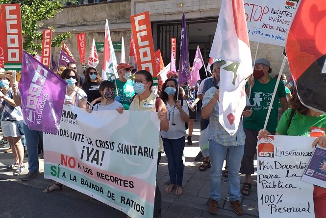 Concentración por una bajada de la ratio en las aulas (CCOO) 