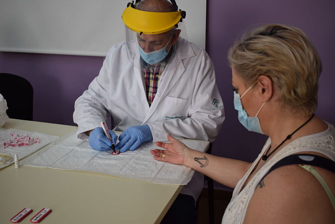 Realización del test a una empleada municipal (AYTO. ALBOLOTE) 