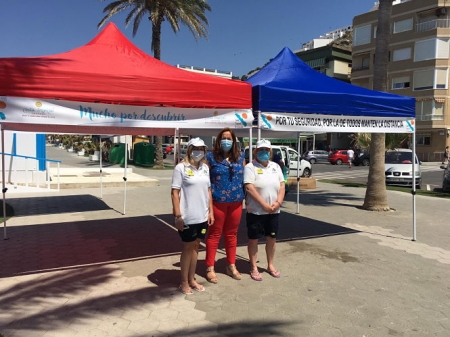 Entrega de las carpas en La Rabita (MDAD: COSTA TROPICAL)