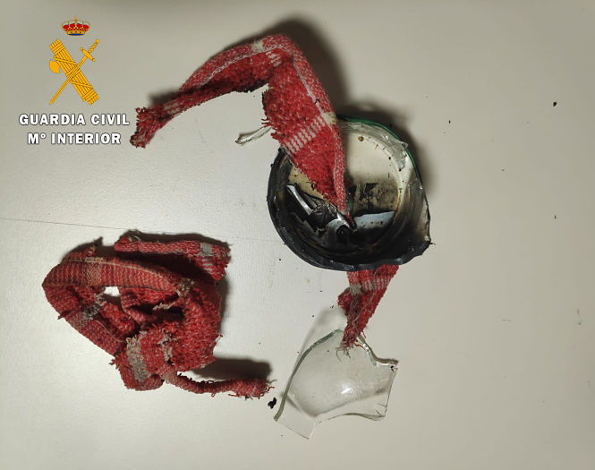 Restos del Cóctel Molotov (GUARDIA CIVIL) 