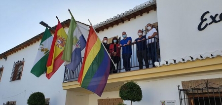 Bandera Arco Iris en el Ayuntamiento de Cúllar Vega (AYTO. CÚLLAR VEGA) 