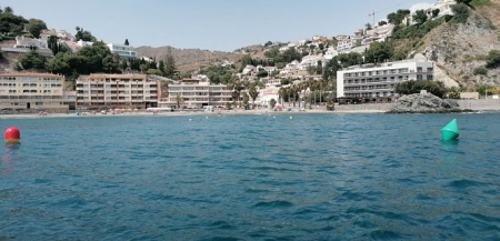 Boyas en una playa de la Costa Tropical (MDAD. COSTA TROPICAL) Boyas en una playa de la Costa Tropical (MDAD. COSTA TROPICAL)