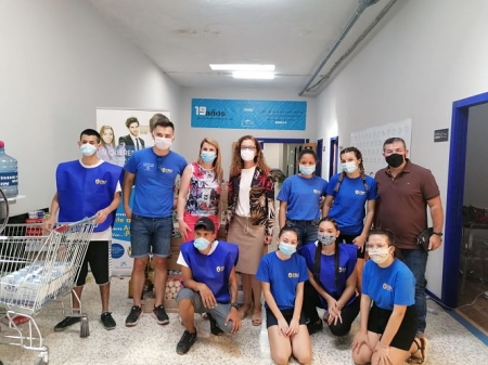 Ana Berrocal con voluntarios de Inpavi (JUNTA)