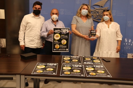 Imagen de la entrega del primer premio (AYTO. ALMUÑÉCAR)