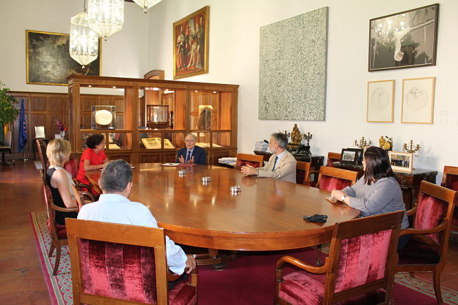 Imagen de la firma del convenio (UGR)