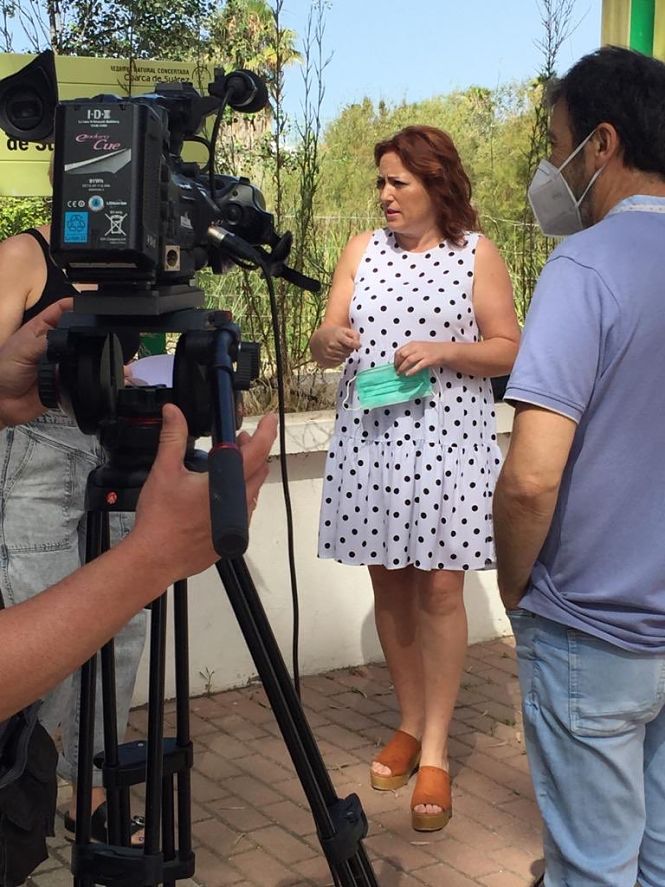 la Coordinadora de IU, Mari Carmen Pérez atiende a los medios (IU)