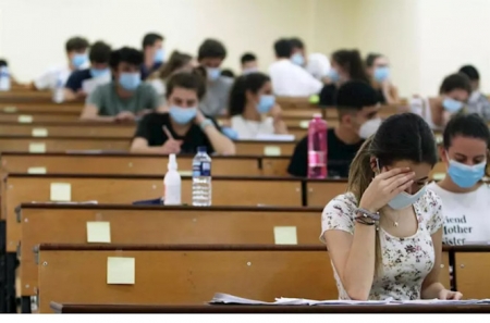 Estudiantes se examinan de la Selectividad (ALEX ZEA - EUROPA PRESS) Estudiantes se examinan de la Selectividad (ALEX ZEA - EUROPA PRESS)