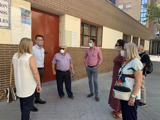 Miembros del PSOE han visitado un centro de Servicios SOciales (PSOE)
