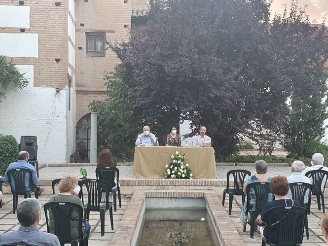 Imagen de la presentación del libro (AYTO. GUADIX) 