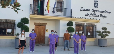 Las beneficiarias del programa `T-Ayudo` junto al alcalde de Cúllar Vega y la concejala (AYTO. CÚLLAR VEGA)