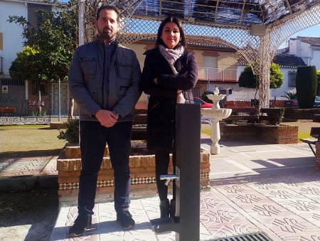 La alcaldesa de Cájar junto al concejald e obras, servicios y medio ambiente (AYTO. CÁJAR)