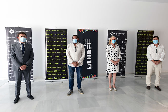 El director corporativo de la Territorial de Bankia en Andalucía, Joaquín Holgado; por parte de Milnoff, Pepe Luis Carmona `Habichuela`; la presidenta de CajaGranada Fundación, María Elena Martín-Vivaldi; y por parte de Milnoff, Santiago Benavides (CAJAGR