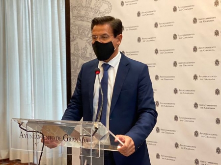 El Alcalde de Granada, Luis Salvador en rueda de prensa (AYUNTAMIENTO)