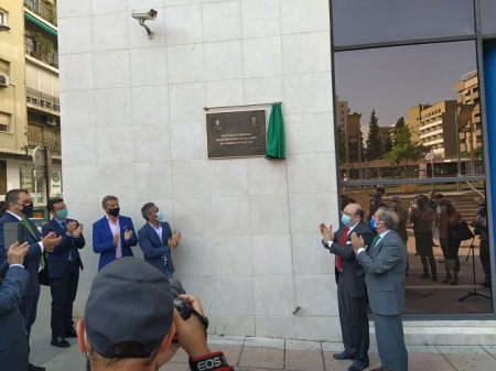 Placa dedicada a la abogacía de oficio (AYUNTAMIENTO GRANADA)