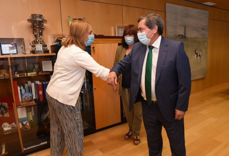 Imagen tras la firma del convenio (R. MARTÍENZ / DIPGRA)