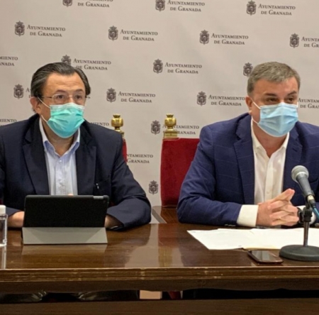 Carlos Ruiz Cosano y Francisco Fuentes con mascarilla (AYUNTAMIENTO)