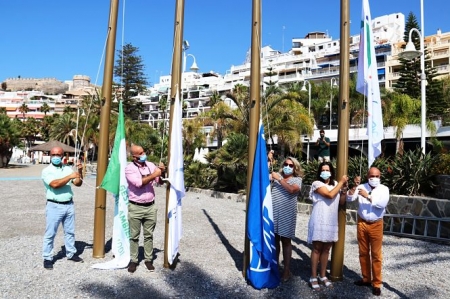 Izado de la bandera azul en la Playa Puerta del Mar (AYTO. ALMUÑÉCAR) Izado de la bandera azul en la Playa Puerta del Mar (AYTO. ALMUÑÉCAR)