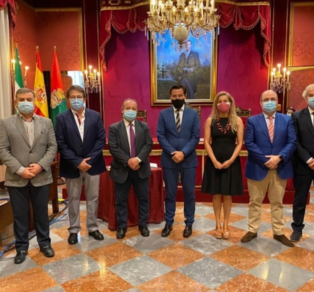 El Alcalde junto a los miembros del Tribunal Económico administrativo (AYUNTAMIENTO) El Alcalde junto a los miembros del Tribunal Económico administrativo (AYUNTAMIENTO)