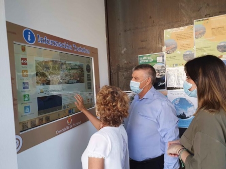Una de las pantallas de información turística (AYTO. GUADIX) Una de las pantallas de información turística (AYTO. GUADIX)