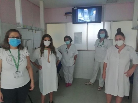 Madres junto a enfermeras que forman en lactancia (JUNTA DE ANDALUCÍA) 