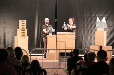 Momento de la representación de la obra de Títeres (AYTO. ALMUÑECAR) 
