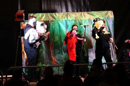 Imagen del espectáculo `Caperucita Rock` (AYTO. ALMUÑECAR) 