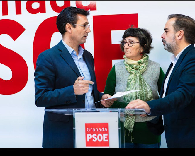 María Arnedo junto a Paco Cuenca y Jacobo Calvo (PSOE) 