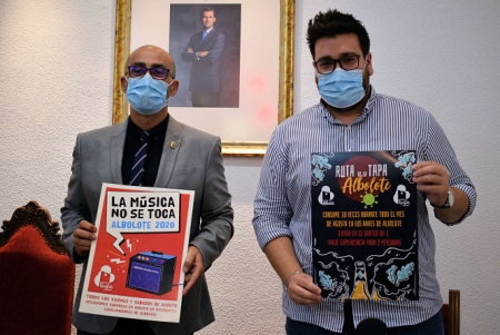 El Alcalde de Albolote y el concejal de fiestas han presentado las actividades veraniegas (AYTO. ALBOLOTE) El Alcalde de Albolote y el concejal de fiestas han presentado las actividades veraniegas (AYTO. ALBOLOTE)