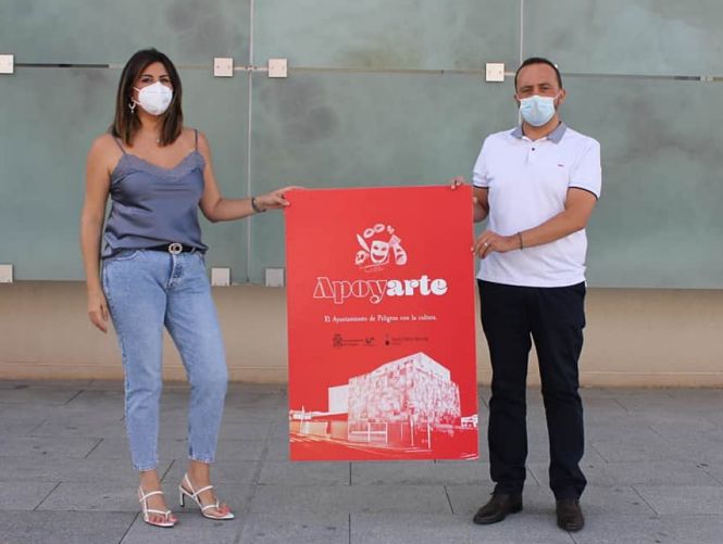 El Alcalde de Peligros y la Concejala de Cultura han presentado la campaña `Apoyarte` (AYTO. PELIGROS) 