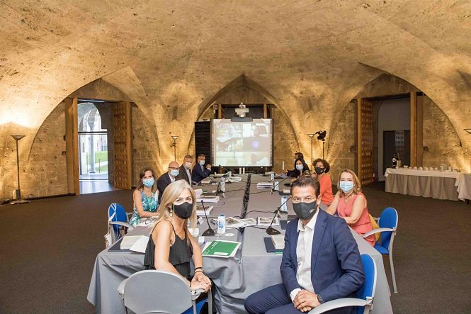 La consejera en el palacio de Carlos V (JUNTA DE ANDALUCÍA) 