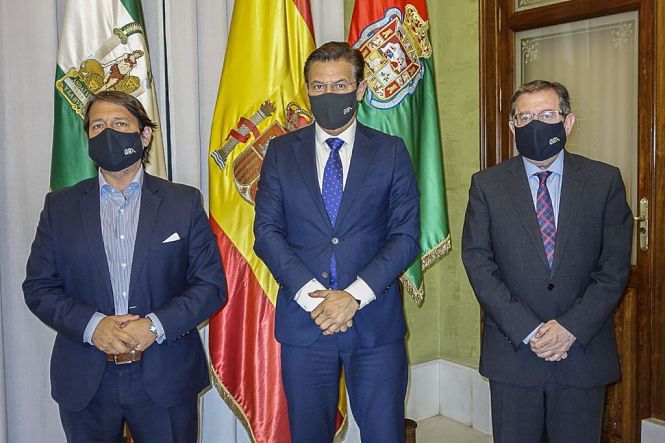 El Alcalde de Granada, Luis Salvador ha firmado el acuerdo (AYUNTAMIENTO DE GRANADA) 