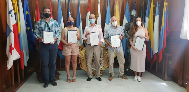 El Alcalde de Santa Fe y los portavoces de los grupos políticos tras la firma del acuerdo (AYTO. SANTA FE) 