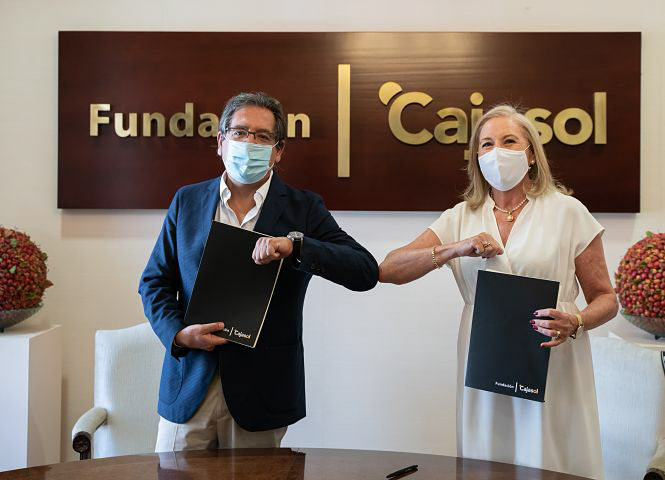 Imagen de la firma del convenio (CAJAGRANADA FUNDACIÓN)