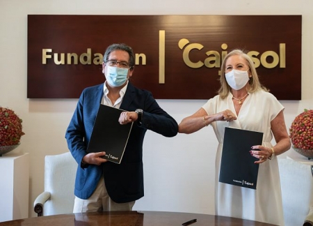 Imagen de la firma del convenio (CAJAGRANADA FUNDACIÓN)