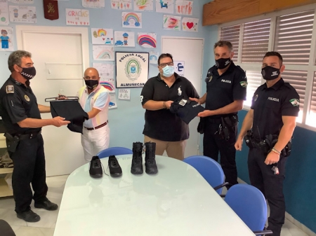 Entrega del material a la Policía Local (AYTO. ALMUÑECAR) 