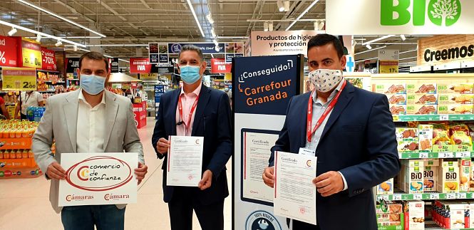 Entrega del certificado al Centro Comercial Carrefour (CÁMARA GRANADA) 