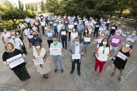 Alcaldes manifestados en la Delegación de Educación (PSOE) Alcaldes manifestados en la Delegación de Educación (PSOE)