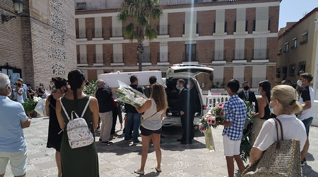 Llegada del feretro a la iglesia de Almuñécar (AYTO. ALMUÑECAR) 