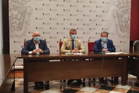 Rueda de prensa donde se ha anunciado la bajada (AYUNTAMIENTO GRANADA) 