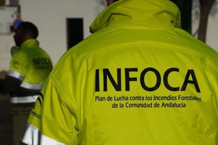 Un agente del Infoca (AYUNTAMIENTO DE MOGUER) Un agente del Infoca (AYUNTAMIENTO DE MOGUER)