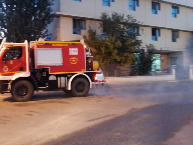 Bomberos en tareas de desinfección (AYTO. GUADIX) 