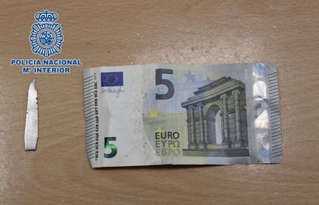 Efectos intervenidos al presunto atracador (POLICÍA NACIONAL) 