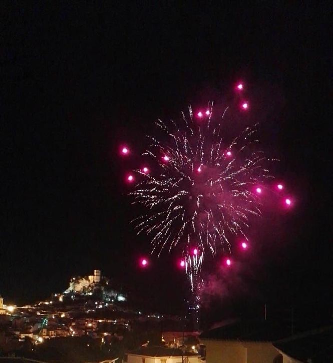 Castillo de fuegos artificiales en Montefrío (AYTO. MONTEFRÍO) 