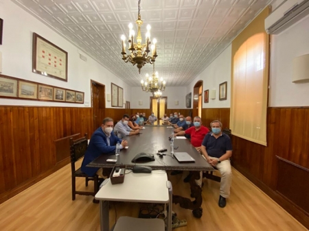 Imagen de la reunión con representantes de Santa Bárbara (PSOE)