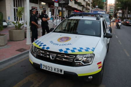 Vehículo de la Policía Local de Almuñécar (AYTO. ALMUÑÉCAR) Vehículo de la Policía Local de Almuñécar (AYTO. ALMUÑÉCAR)