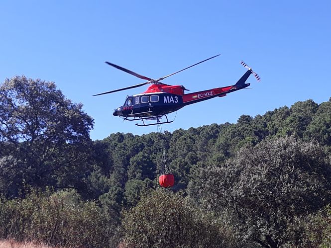 Helicóptero de extinción de incendios (INFOCA) 