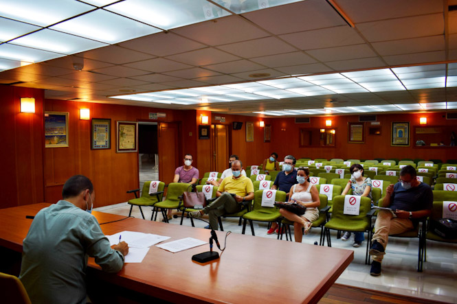 Imagen de la reunión con las AMPAS (AYTO. ALMUÑECAR) 