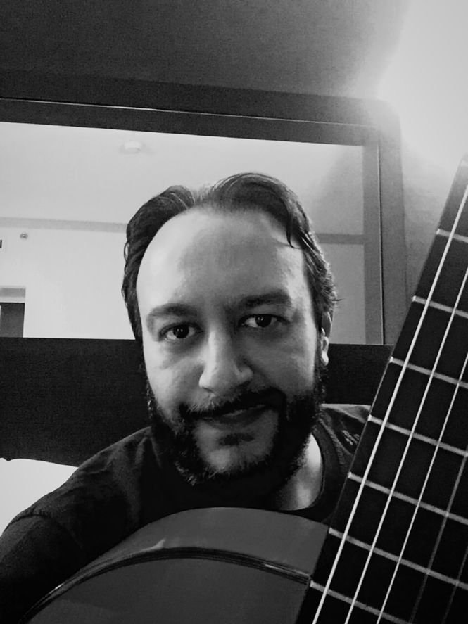 Imagen del guitarrista Jesús del Rosario (MILNOFF) 