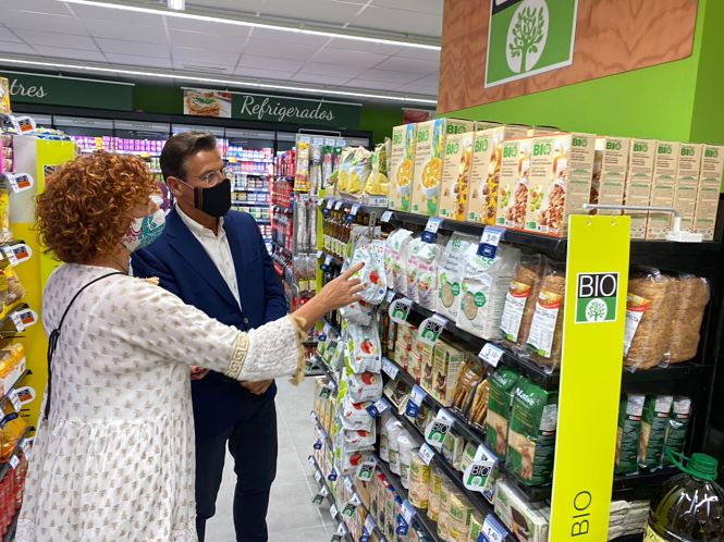 Luis Salvador en el nuevo centro Carrefour Express (AYTO. GRANADA) 